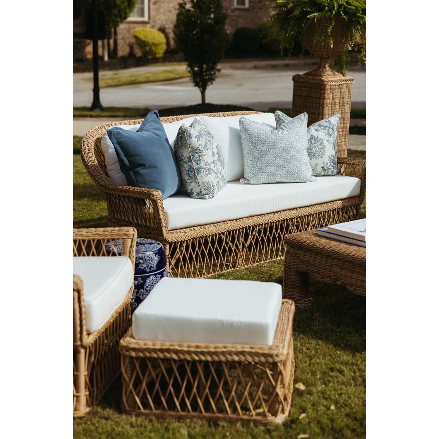 Outdoor Sylvia Sofa