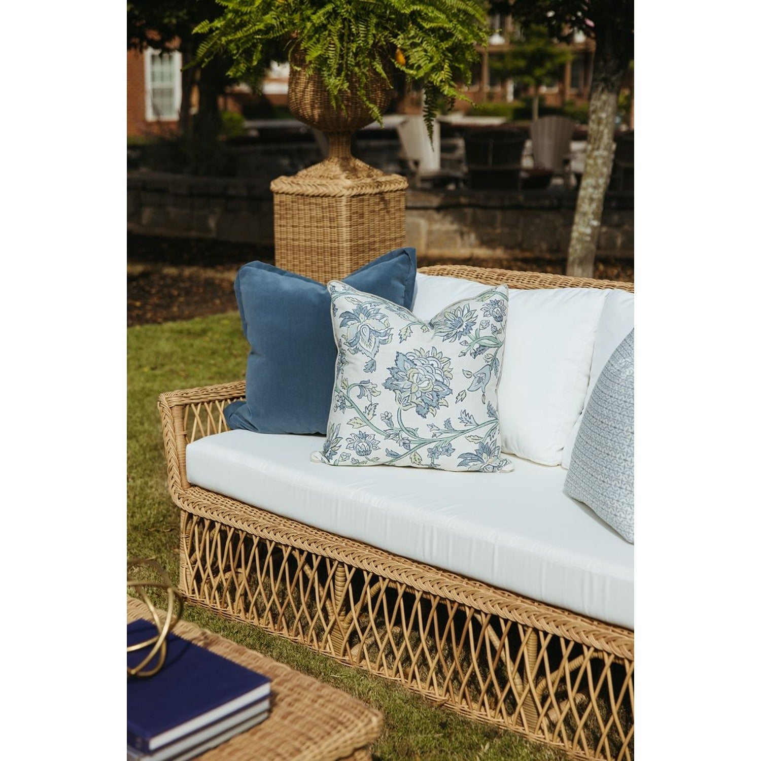 Outdoor Sylvia Sofa
