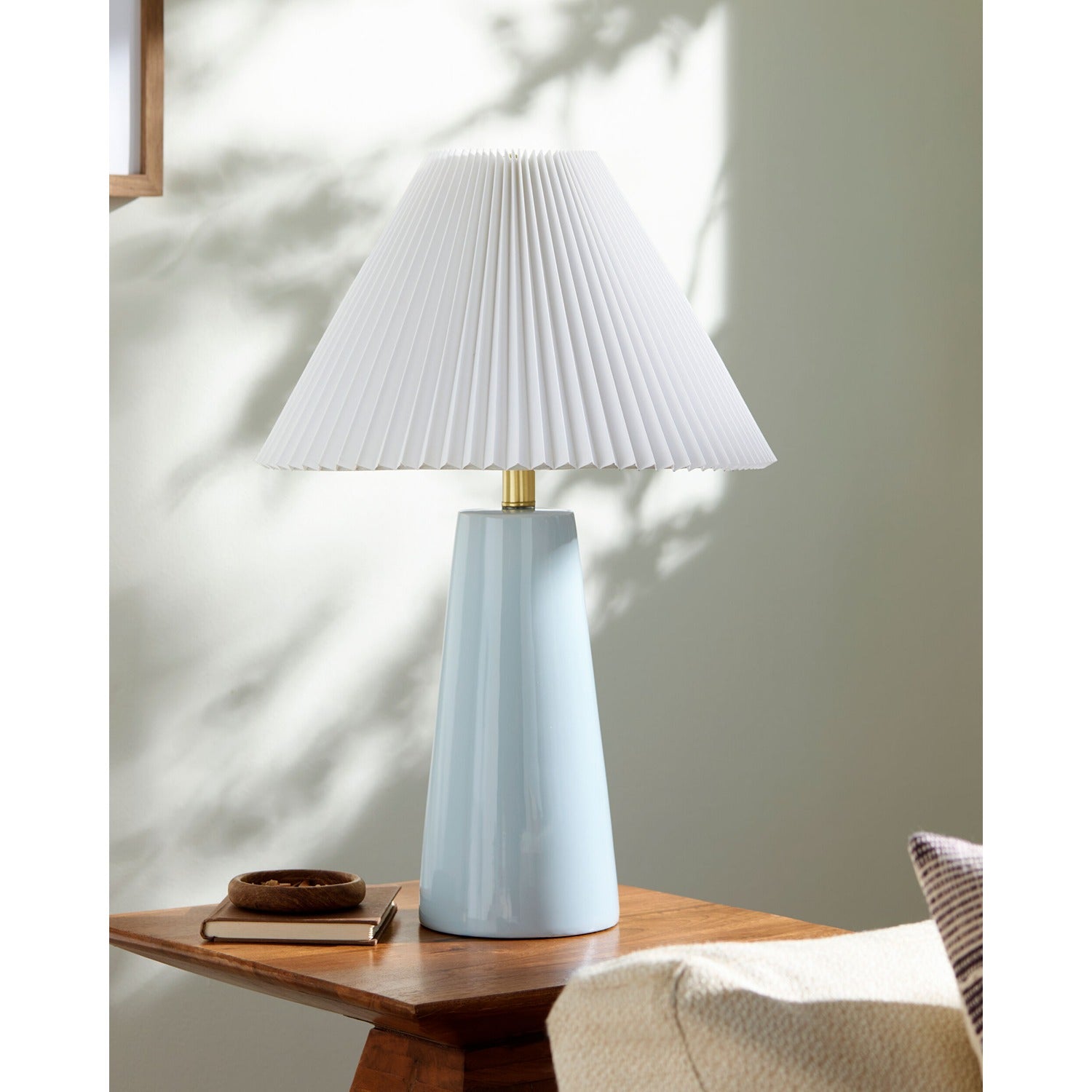 Vikundu Accent Table Lamp