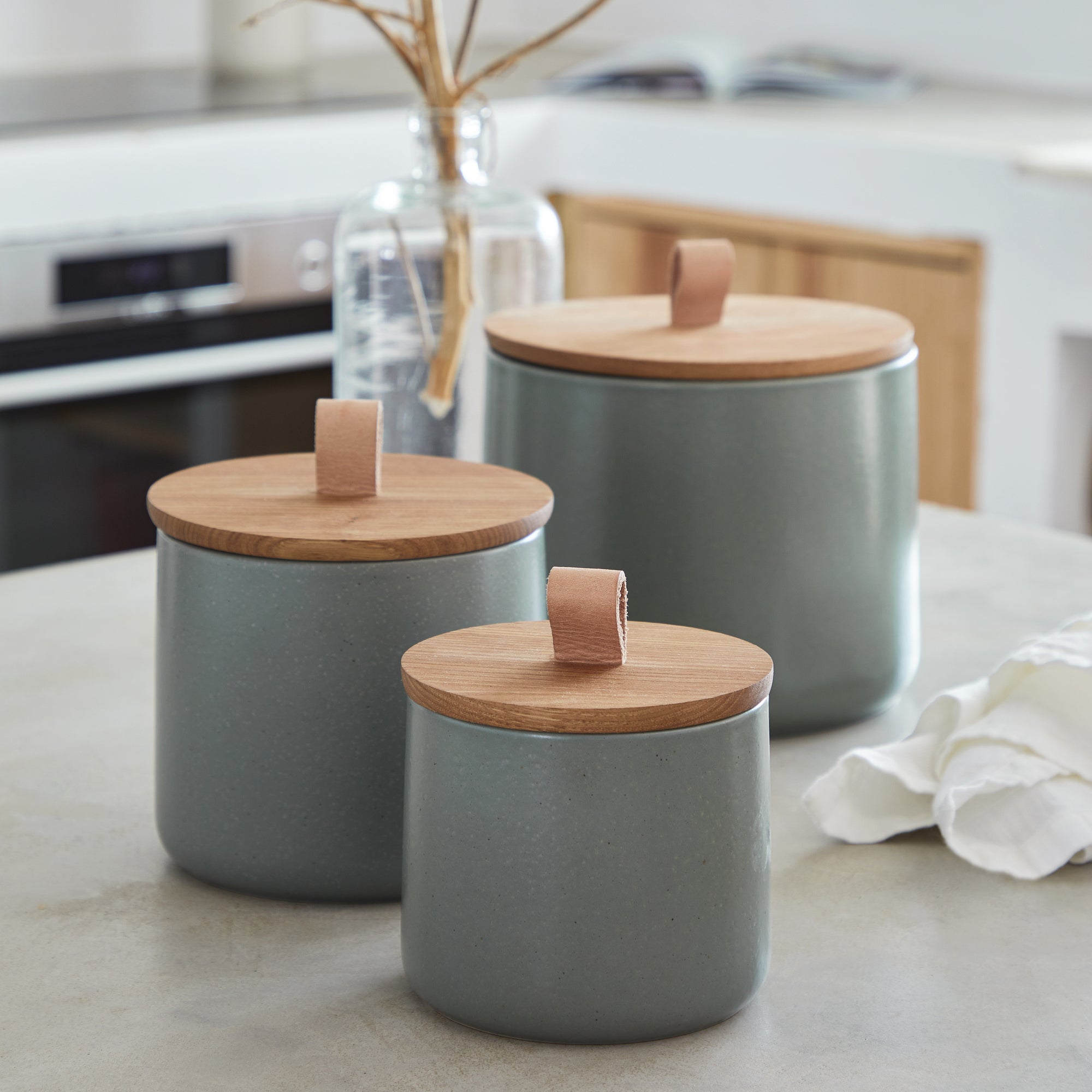 Pacifica Canister w/ Oak Wood Lid