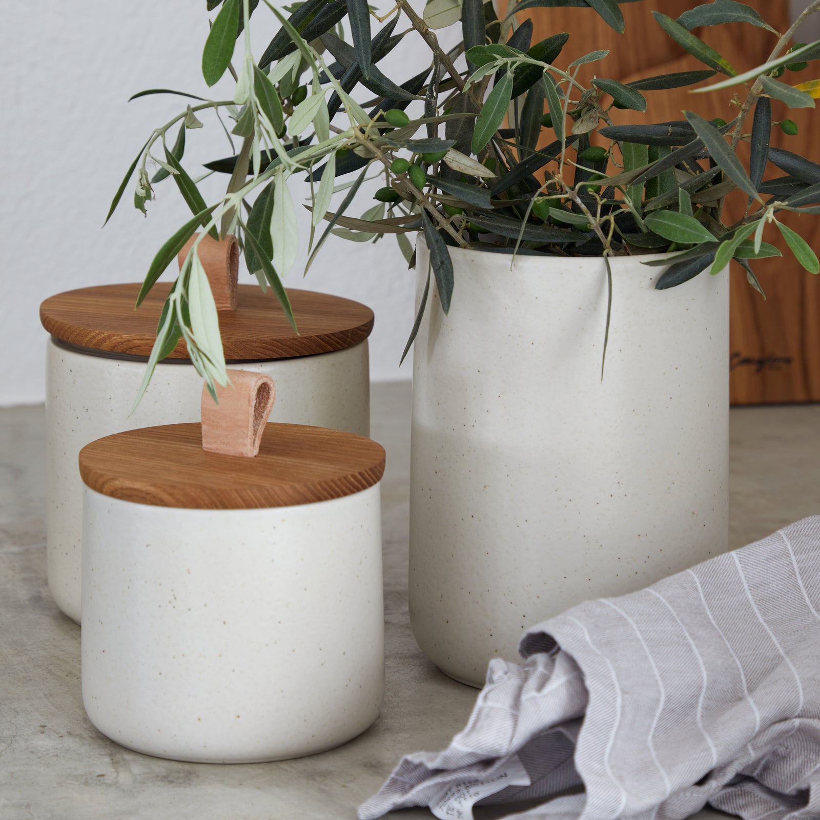 PACIFICA CANISTER 5" W/ OAK WOOD LID